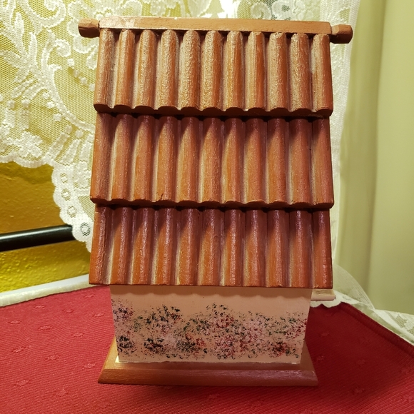 Vtg Wooden Painted Birdhouse Very Clean! Unused ! - Picture 6 of 7